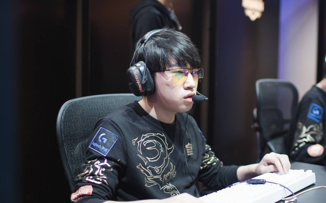 在现代足球 在现代足球